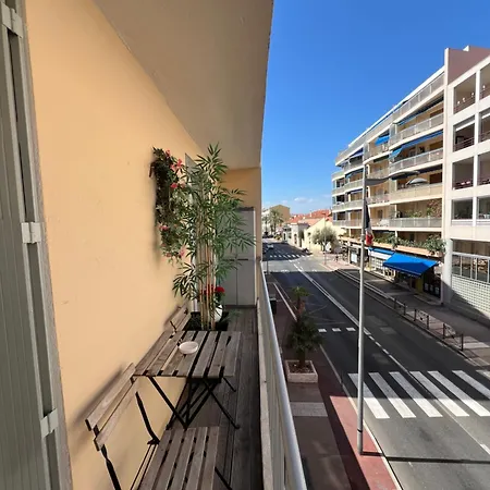 F2 Climatise Centre St Raphael Plages 900 M Et Gare Apartment